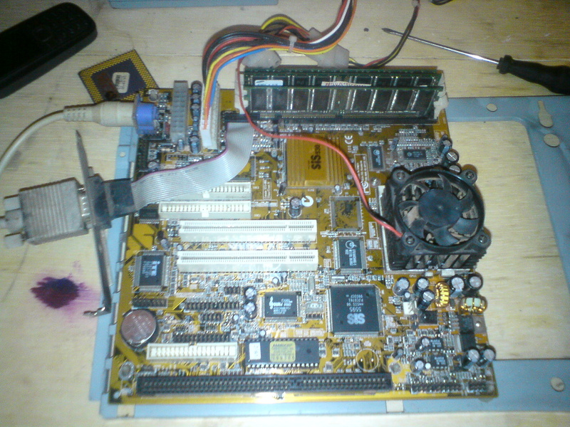 Montando mais um PC AP MK com um k-6 2 500 com 256 MB, e HD 20 GB