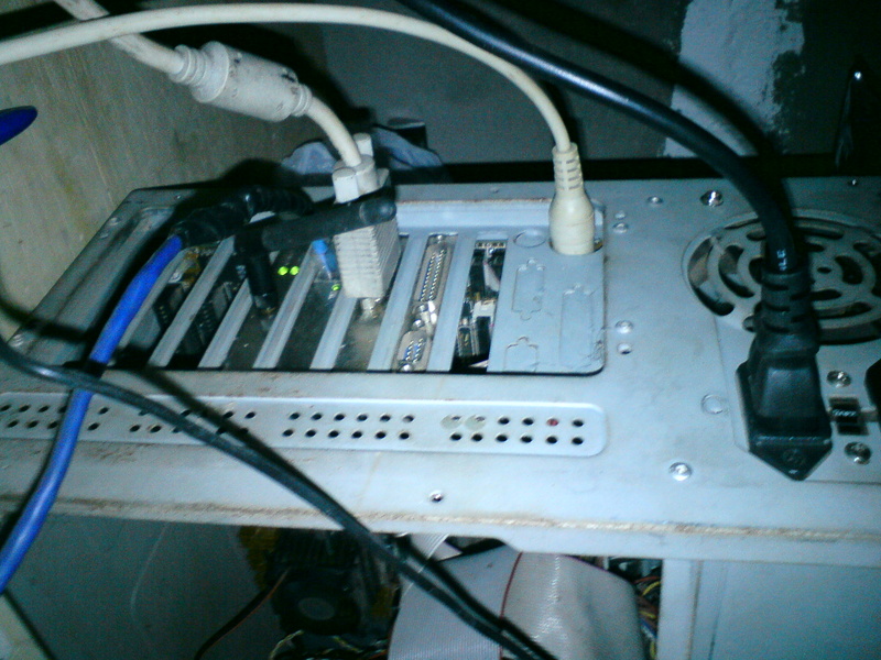 MK K6 2 500 com placa Dlink 520
