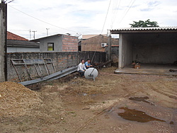 A turma ajudando a subi os...