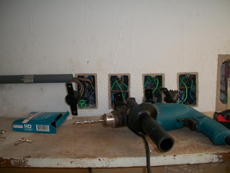 Instalações elétricas sendo feita.