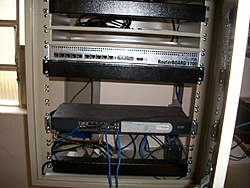 Rack sendo montado.
