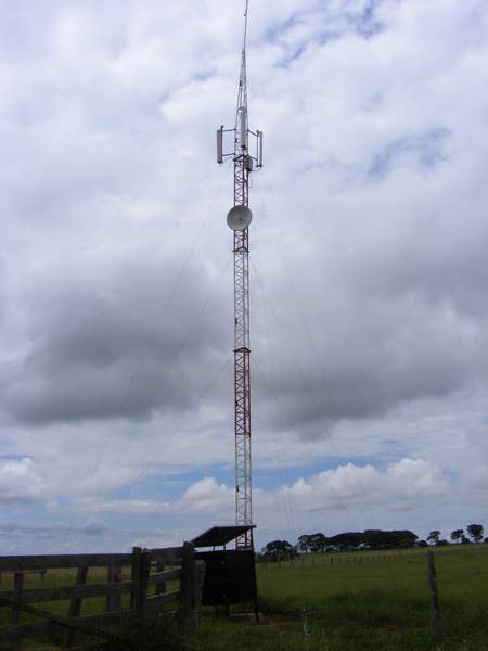 OLHA A TORRE AI, 3 PAINEIS DE 17 DA LCON E UMA ROCKET M5