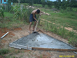 Construindo a base da torre...