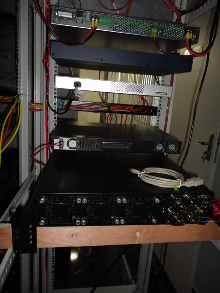 Portas do Rack, visada traseira da PoweRouter 2200