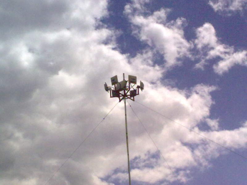 Antigo Pop com 6 antenas 60º e 12db cada, 3 divisores de potencia e 3 cartões r52h com 350mw cada