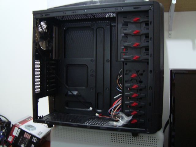 Gabinete sendo montado..