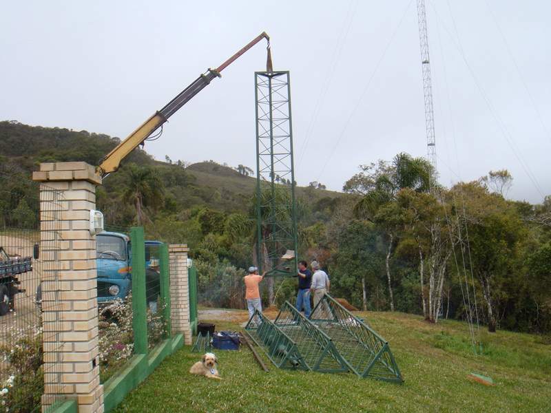 Motagem torre utilizando caminhao Munk