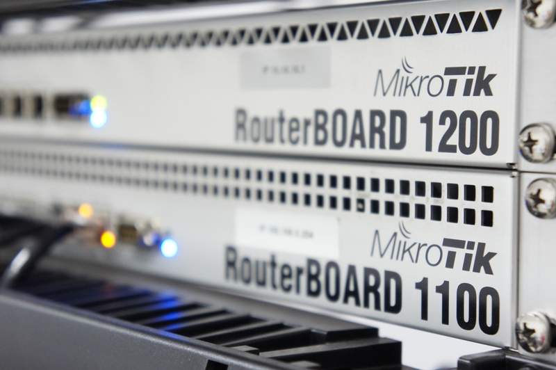 Destaque:
RB1200 - Load Balance
RB1100 - QoS.