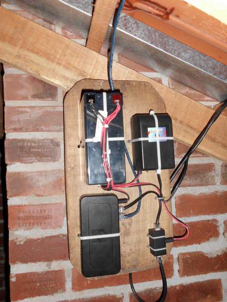 InfoServ-NET Vera Cruz - RS  Repetidora Nº- 12 ( Sistema Ligado em Bateria 12v/7aH com Carregador Flutuante Duração media sem energia 12 Horas)