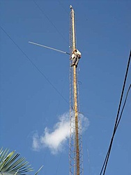 SERGIO COLOCANDO ANTENA