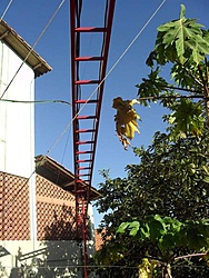 Detalhe da esteira de cabos-...