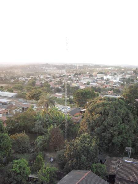 Torre do concorrente- Reparem nos estaios..