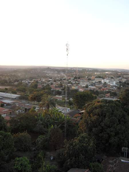 Torre do concorrente- Reparem nos estaios..
