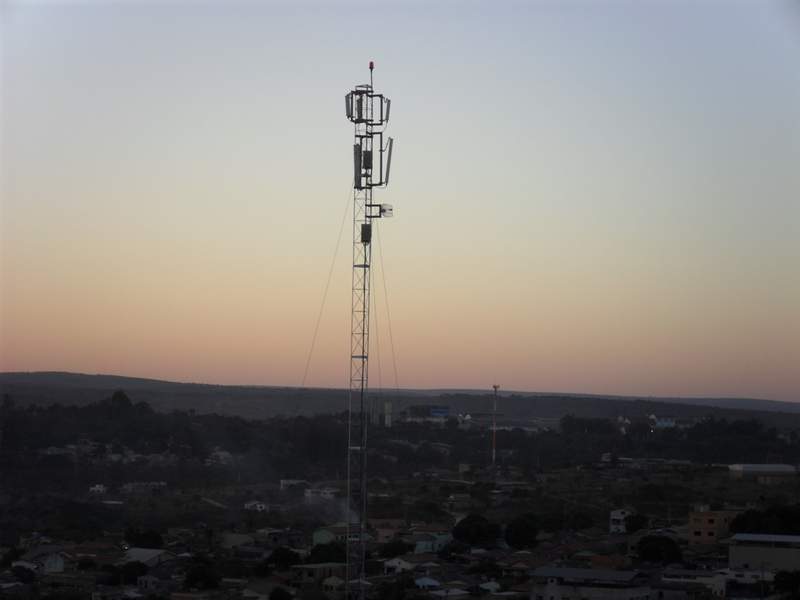 Torre do concorrente- Reparem nos estaios..