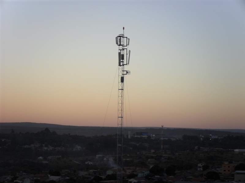 Torre do concorrente- Reparem nos estaios..