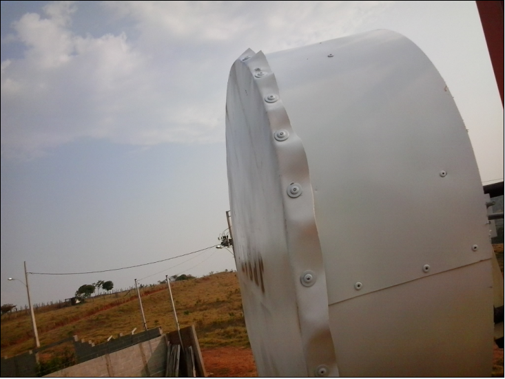 Vista de lado com radome