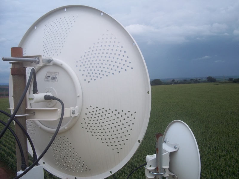 Dish MaxxGain 34 OIW fechando 19km com APC 5M Intelbrás, obstruçao de visada com árvores à 1,5km da ST. Passando 60Mbits de Down e 58Mbits de UP.