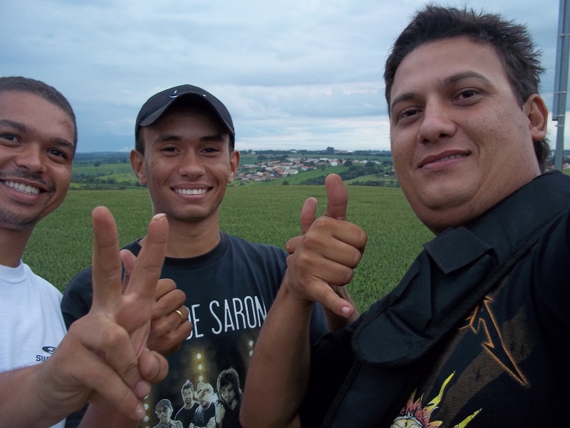 Da direita pra esquerda: Paulo Massa (Eu, gordo pa caraio..) Alex Lisboa (Funcionário) e DaHora (Sócio, detalhe pro dedo cotôco dele na foto)...rsrss
