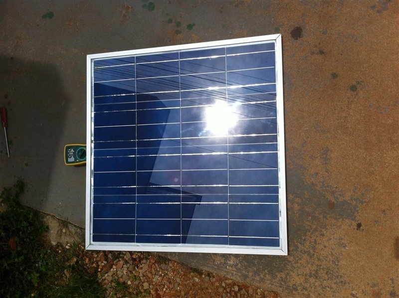 Painel solar de construção caseira, 64 x 64 centimetros, 4 x 4 células de 0.551v x 3.68A