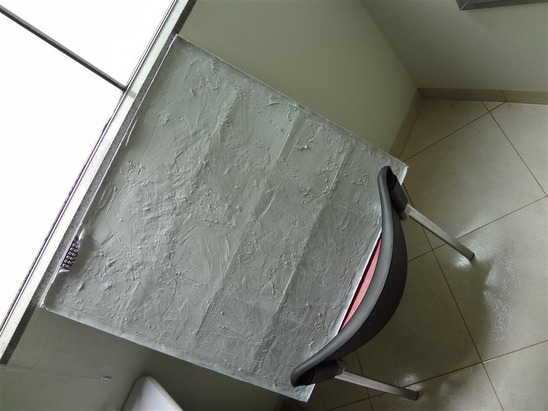 Parte traseira do painel solar, tentativa 1 utilizando massa plástica como selante.