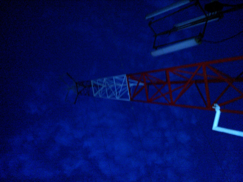 FOTO RETIRADA A NOITE DEPOIS DE UM DIA DE TRABALHO ERGUENDO A TORRE NOVA