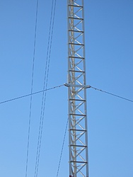 Clique na imagem para uma versão maior

Nome:	         Torre BrT Sistema Anti Torção Perto Meio.JPG
Visualizações:	1003
Tamanho: 	1,03 MB
ID:      	4434