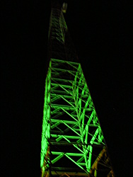 Foto da torre a noite com...