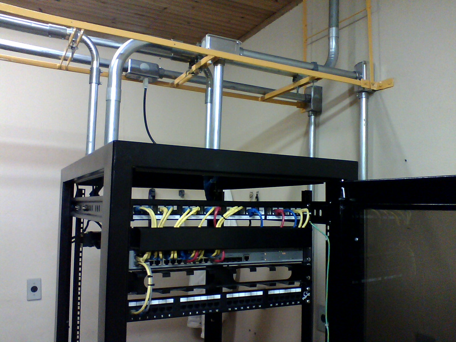 rackLAN - Rack da Rede LAN em fase de montagem...