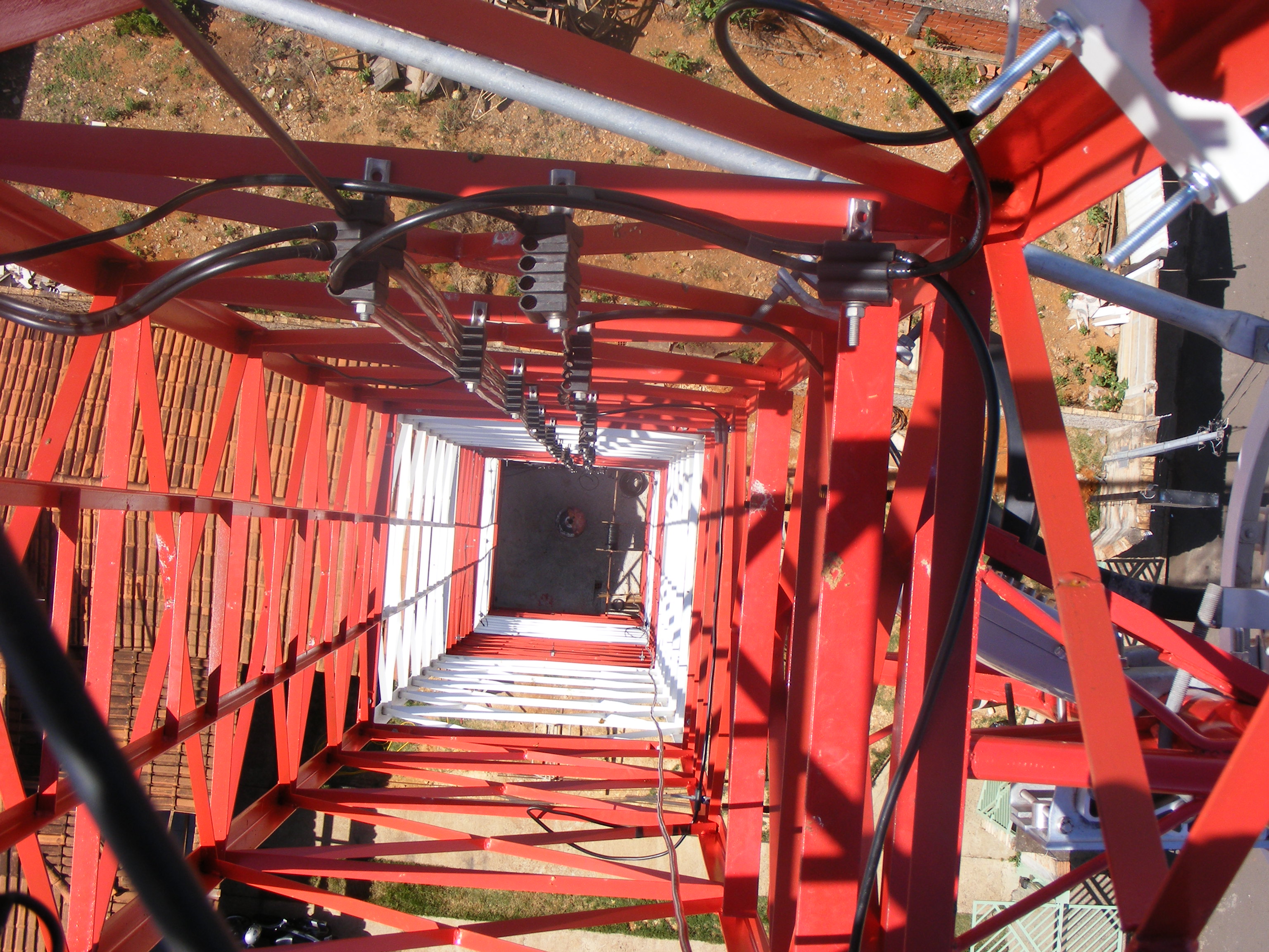 Lado interno da torre de cima para baixo