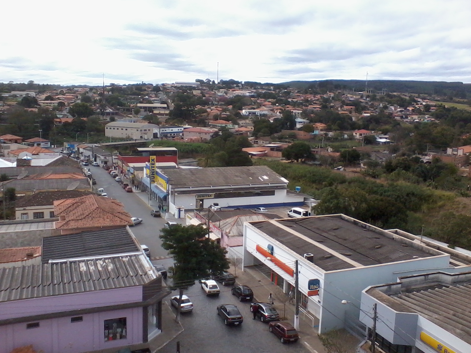 visada com aproximadamente 40 clientes