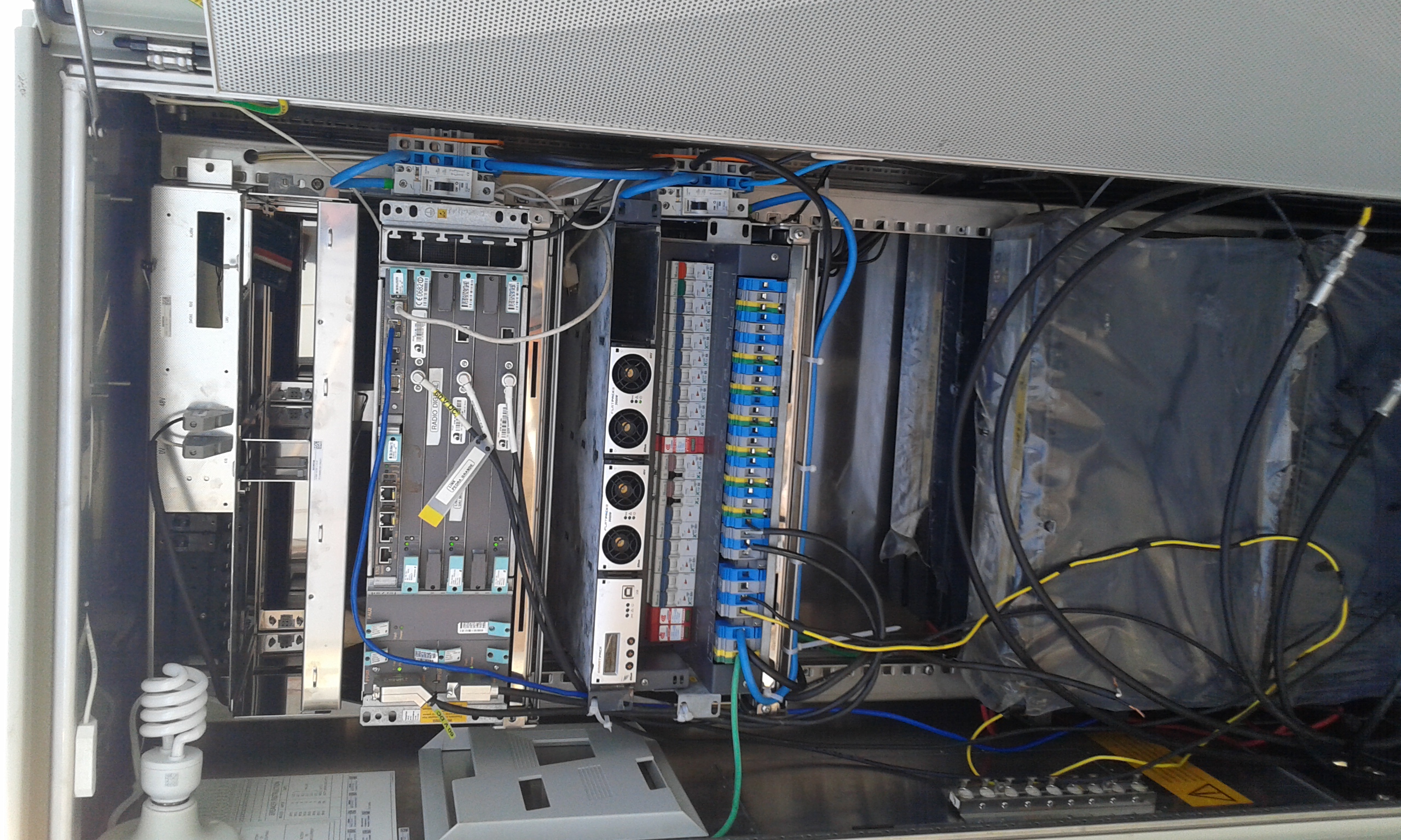 Rack equipamentos e baterias