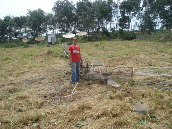 2 pluton 36dB, 1 omini, 1rb, 67 metros de ferro, e um tucano q tava na torre na hora da tempestade.. tudo pro chao.