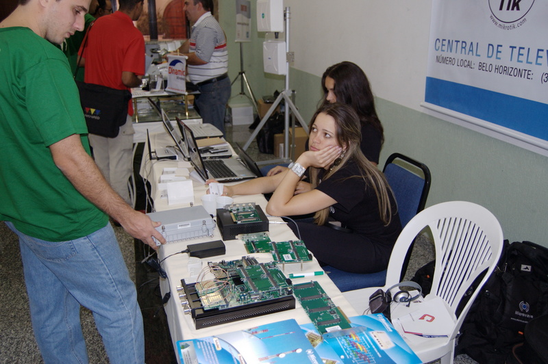 MICROWAVE MAIOR DISTRIBUIDORA DE MIKROTIK NO BRASIL - CONTATO FLAVIANE (31)3267-9500