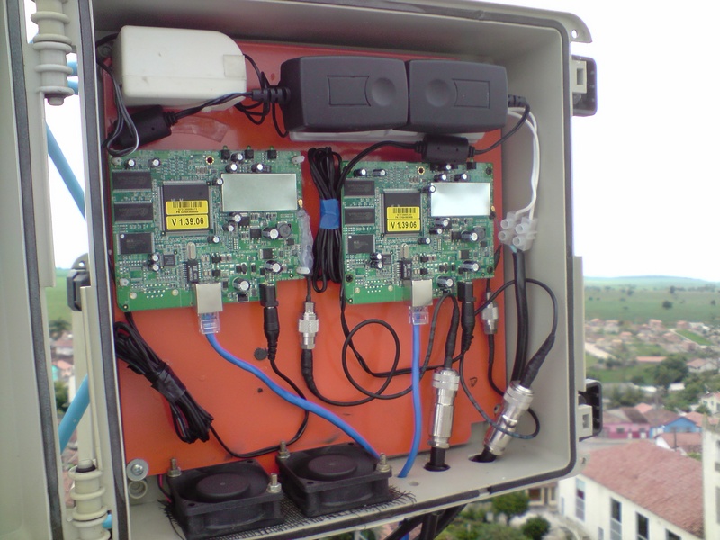 Uma das caixas da torre
radios com 400mW de hardware