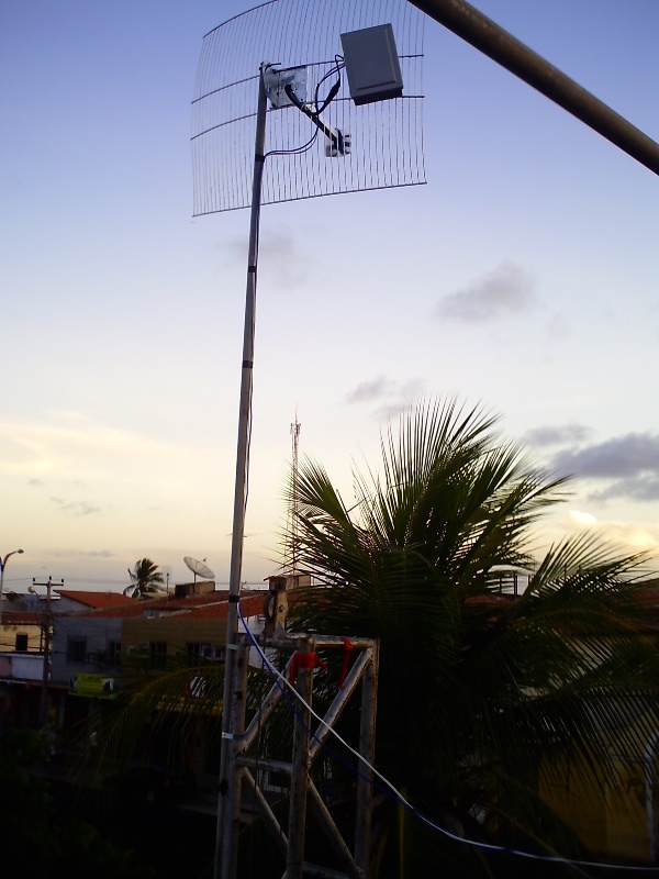 Antena presa à estrutura dos camarotes (são só 5 dias) :D