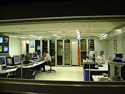 Sala com equipamentos...