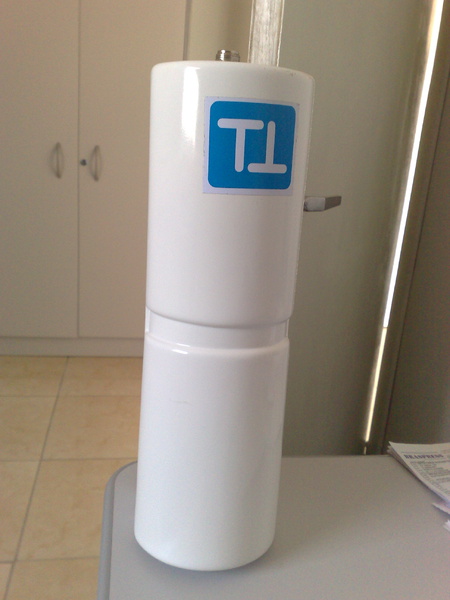 Antena Setorial 5,8GHz 16dBi 60° da Ideal. Vou utilizar seis dessas para fechar 360°.