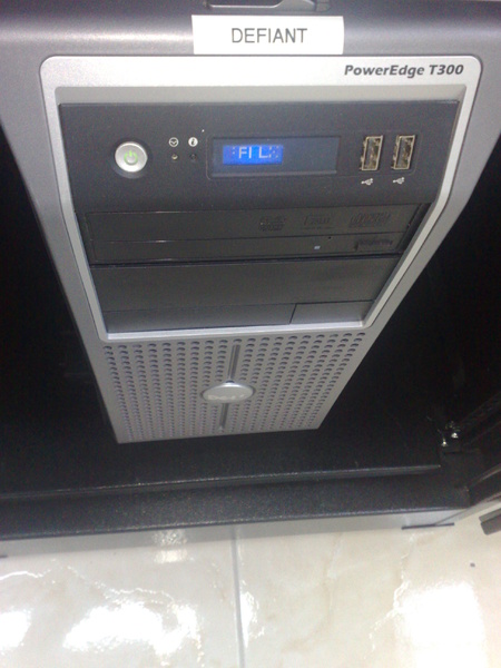 Servidore DELL PowerEdge T300. Excelente equipamento.